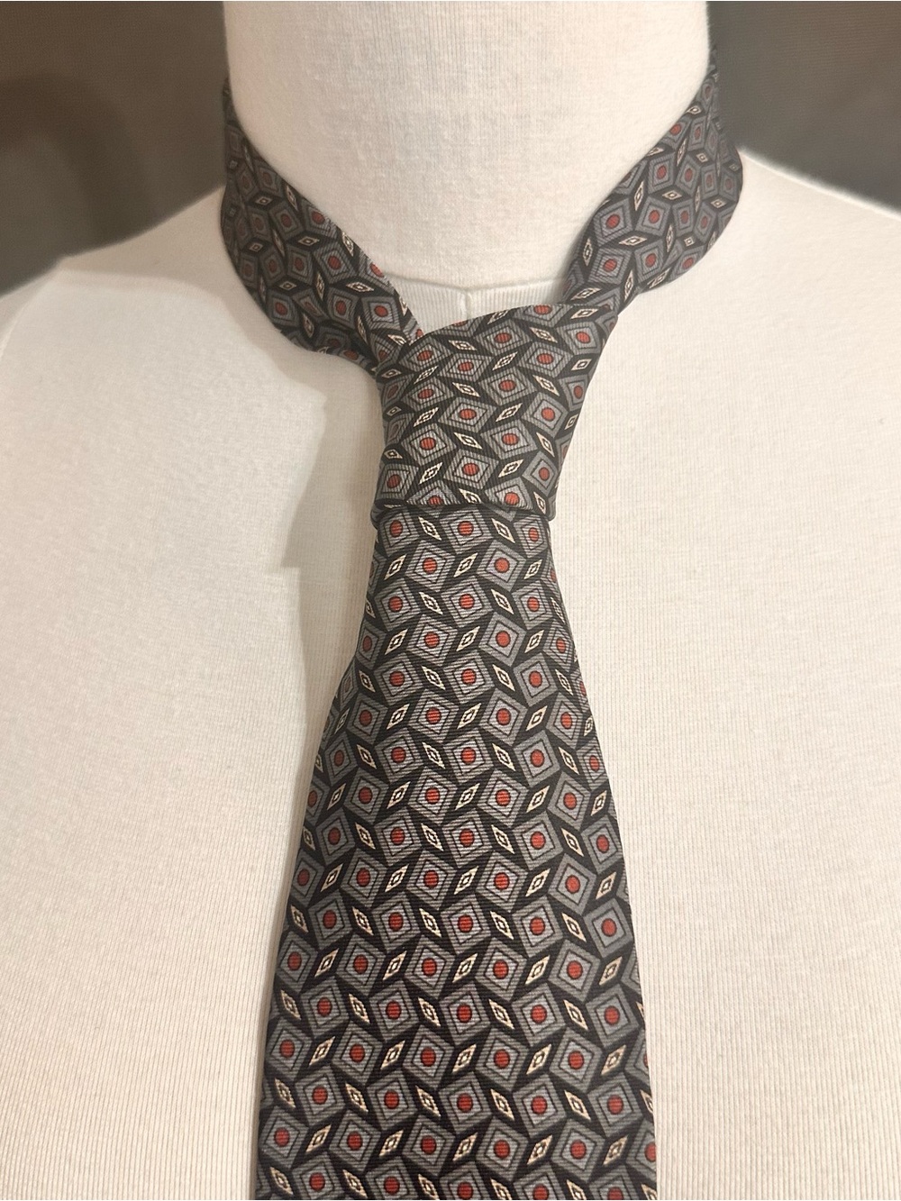 Classic Geometric Grey Men's Tie with Red Accents - Picture 1 of 8